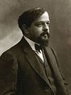 https://upload.wikimedia.org/wikipedia/commons/thumb/f/f9/Claude_Debussy_ca_1908%2C_foto_av_F%C3%A9lix_Nadar.jpg/100px-Claude_Debussy_ca_1908%2C_foto_av_F%C3%A9lix_Nadar.jpg